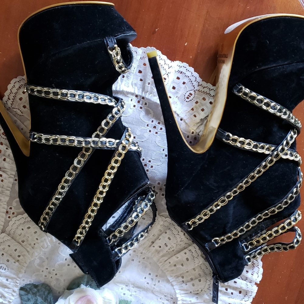 High Heels Suede with Gold Accents